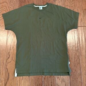 Nike Sportswear Premium Essentials T-Shirt Olive Logo Zipper Size Large